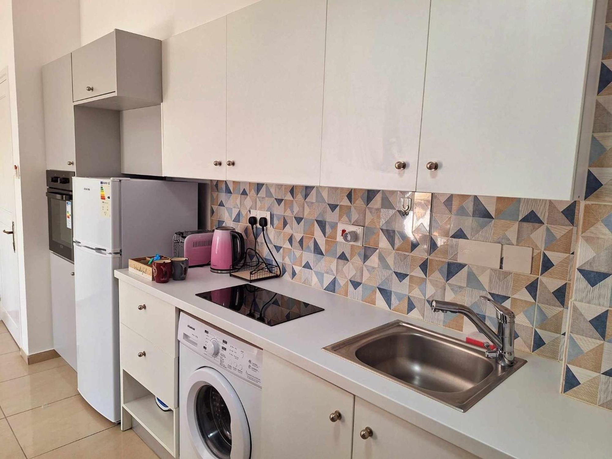 Stylish Apt Kato Paphos Close To Beach & Vibrant Harbor Life 外观 照片