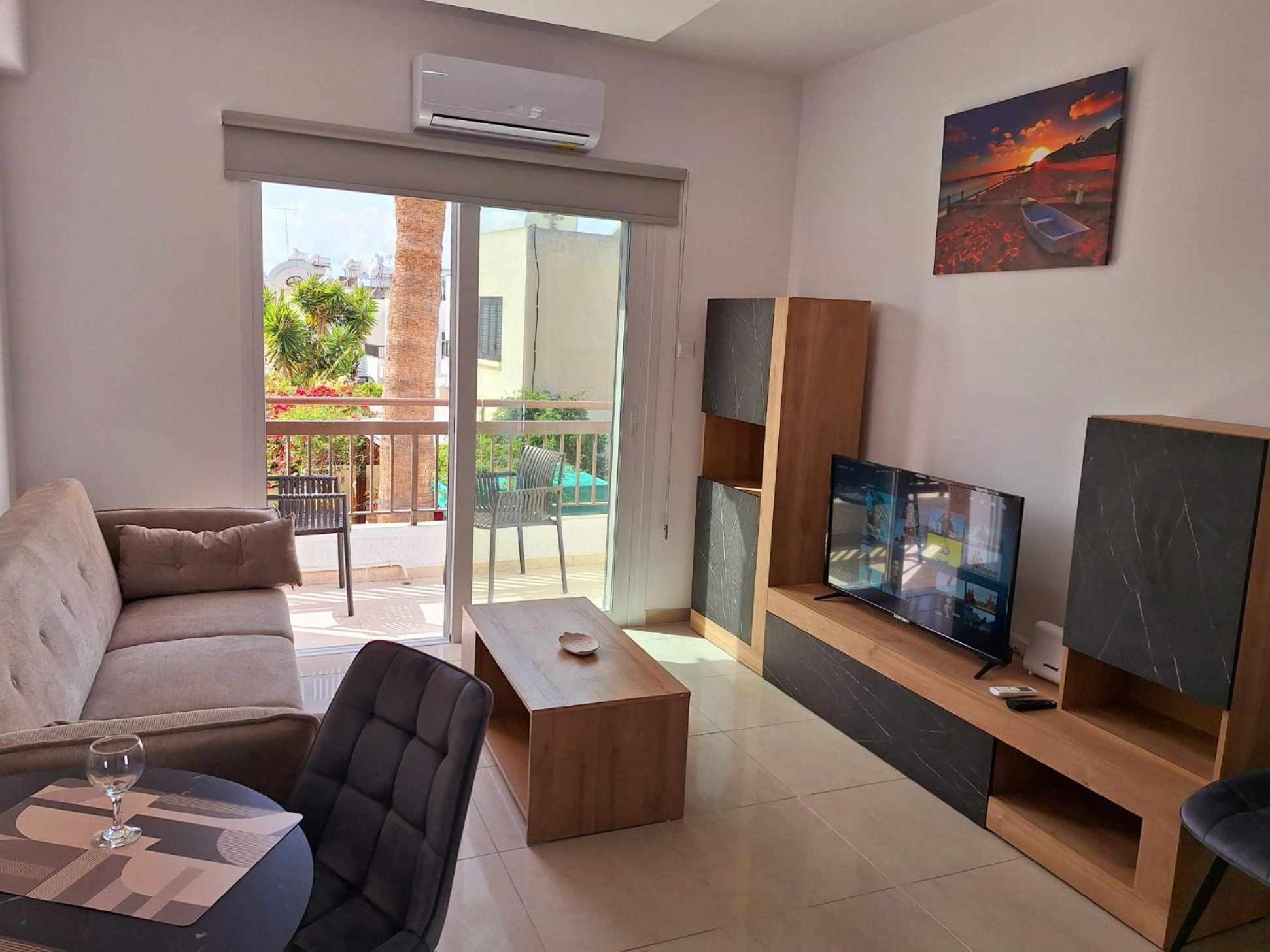 Stylish Apt Kato Paphos Close To Beach & Vibrant Harbor Life 外观 照片